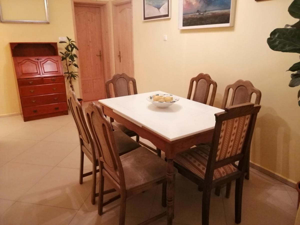 Székesfehérvár Vizaknai Apartmanhaz מראה חיצוני תמונה